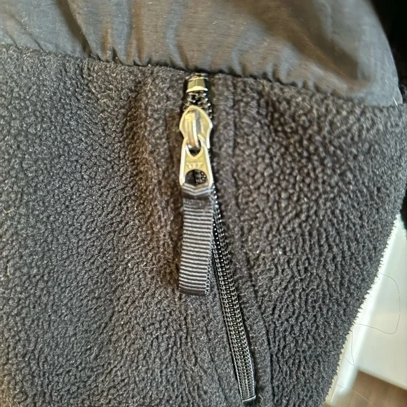 The North Face Classic Black Zip-Up Jacket - Picture 5 of 10